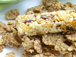 Healthy granola bars with apples