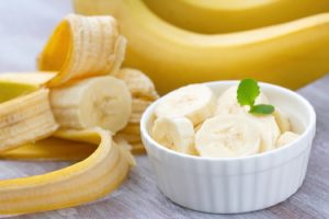 Fresh bananas for a healthy and quick snack